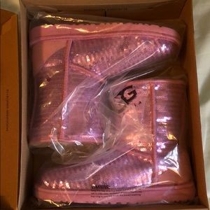 NEW!! Kids Uggs cerise sequins in pink size 4!!!